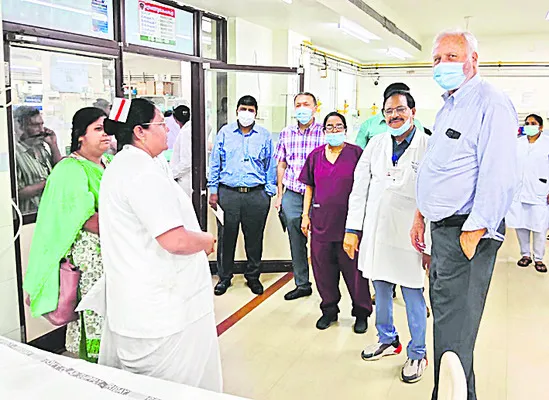 జీజీహెచ్‌లో ప్రపంచ బ్యాంకు బృందం పర్యటన 