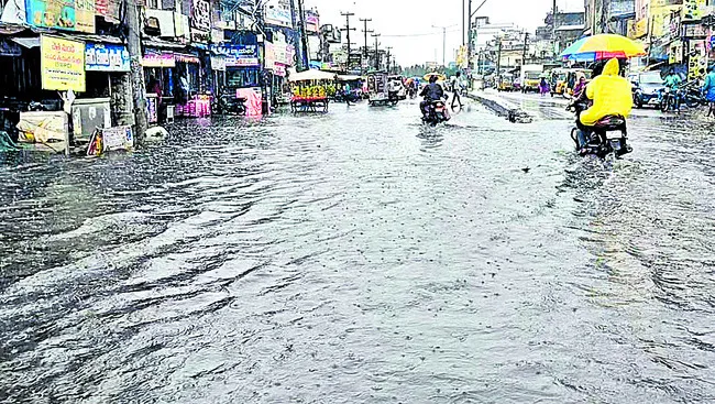 ● జంక్షన్ జలమయం