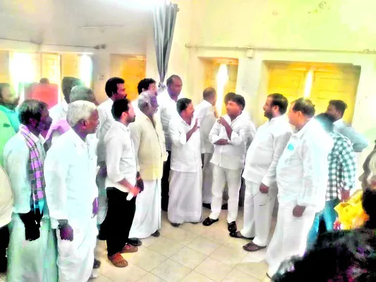‘మాకు పరిహారం ఇప్పించండి’
