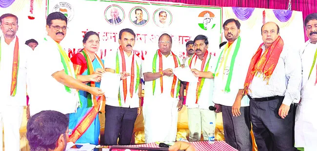 పార్టీ కోసం కష్టపడే వారికే ప్రాధాన్యం 