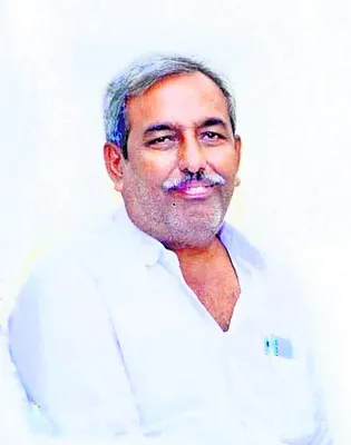బైక్ను ఢీకొట్టిన కారు