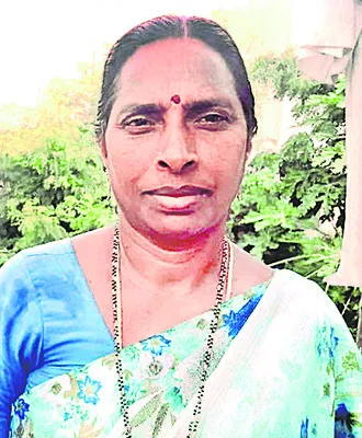 ప్రజల రక్తాన్ని పీల్చేస్తున్నారు
