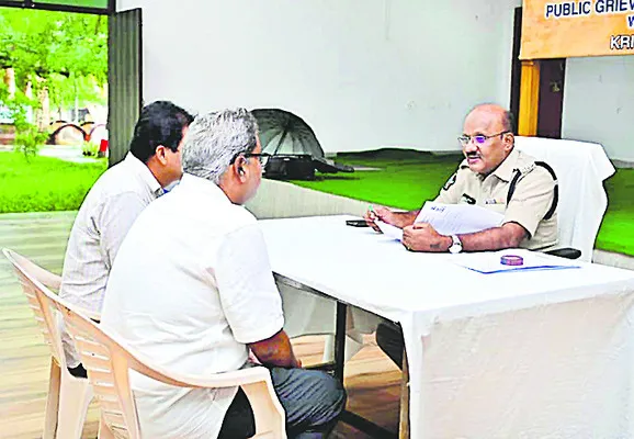 మీకోసంలో 32 ఫిర్యాదులు