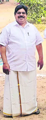 రోడ్డు ప్రమాదంలో రికార్డ్ అసిస్టెంట్ మృతి