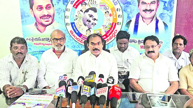 బాణసంచా బాధిత కుటుంబాలను ఆదుకోండి