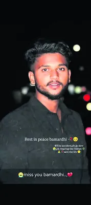 డివైడర్ను ఢీకొని యువకుడి మృతి