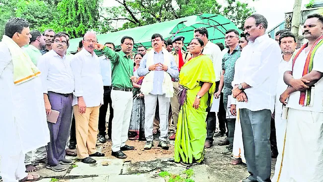 90 రోజుల్లో జాతర అభివృద్ధి పనులు