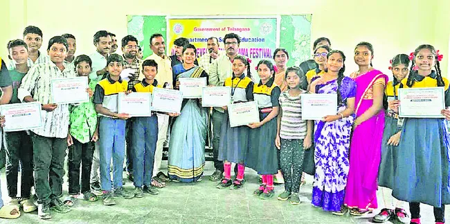 విద్యార్థులు శాస్త్రీయ జ్ఞానాన్ని పెంచుకోవాలి