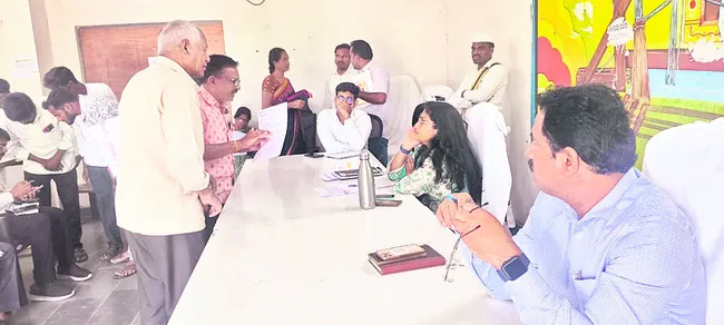 భూ భారతి అర్జీలు పెండింగ్‌లో ఉండొద్దు