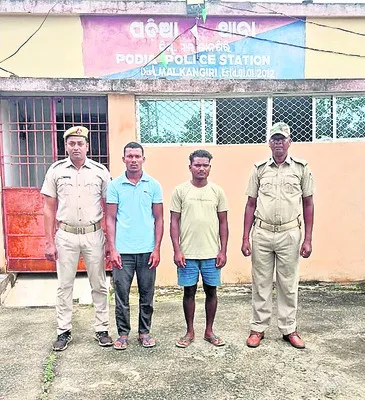 దొంగతనం కేసులో ఇద్దరు అరెస్టు