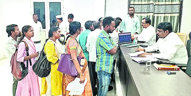 సత్వరమే పరిష్కరించాలి..