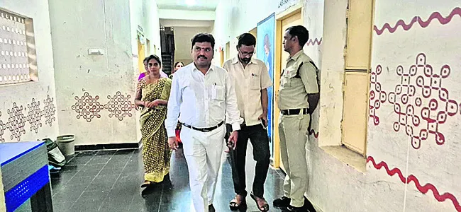 కస్తూర్బాలో అపరిశుభ్రతపై మేజిస్ట్రేట్‌ ఆగ్రహం 