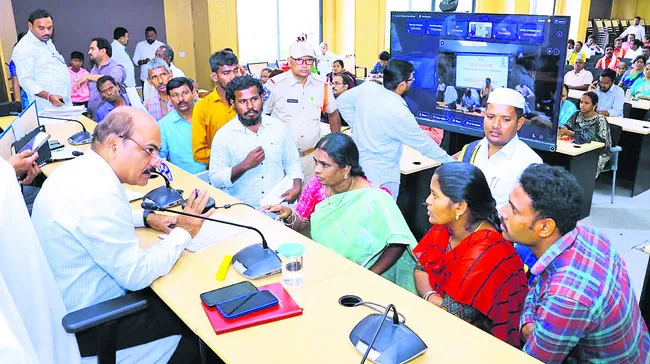 అర్జీలు వెంటనే పరిష్కరించాలి