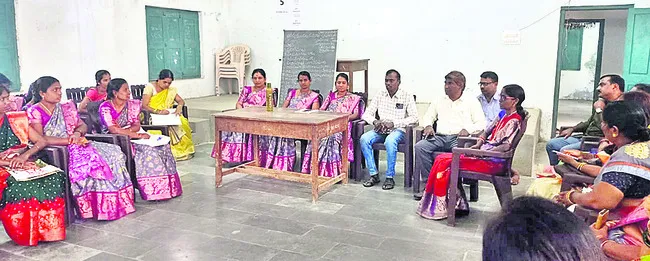 వయోవృద్ధుల సంఘాలు ఏర్పాటు చేయాలి