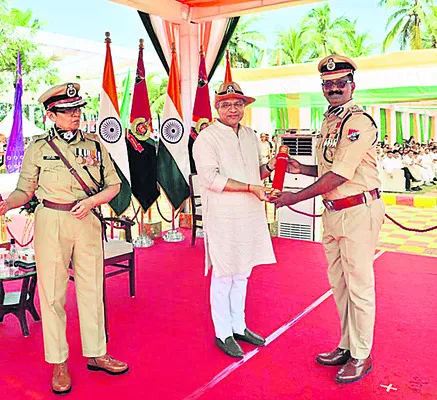 మునగపాక వాసికి ప్రతిష్టాత్మక పురస్కారం