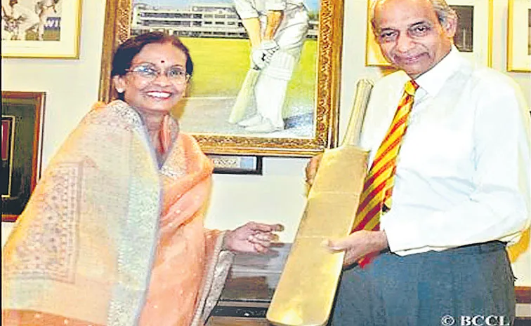జెండర్‌ ‘బౌండరీ’ దాటిన ఫస్ట్‌ కామెంటేటర్‌