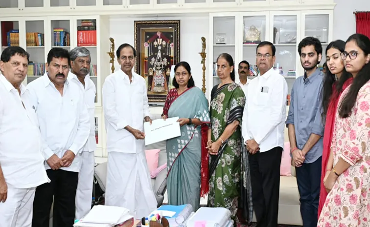 జూబ్లీహిల్స్  బీఆర్‌ఎస్‌ అభ్యర్థికి కేసీఆర్‌ చేతుల మీదుగా బి ఫామ్