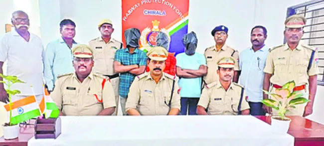 రైళ్లపై రాళ్లు విసిరిన అల్లరిమూకలు అరెస్టు 