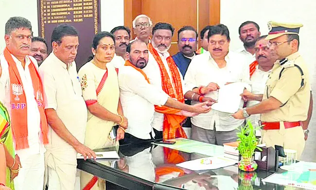 మధూకర్ ఆత్మహత్య బాధ్యులపై చర్య తీసుకోవాలి