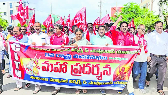 కార్మికులకు మోదీ చేసిందేమీ లేదు