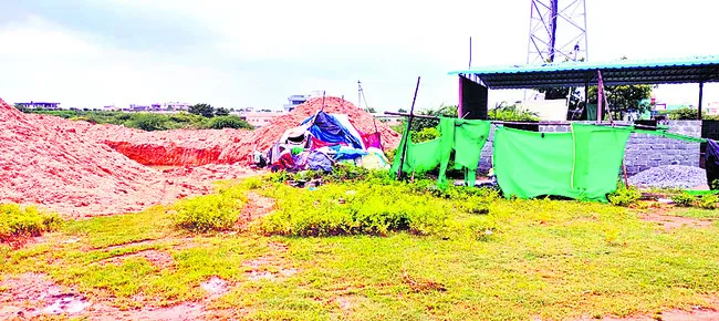 కోదాడలో మున్సిపల్ స్థలం కబ్జా