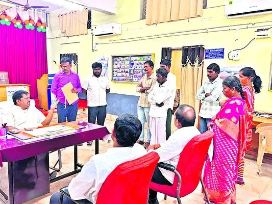 ఒంటరి వృద్ధురాలికి చేయూత 