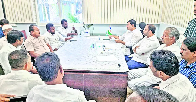 గ్రామస్థాయి నుంచి పార్టీని బలోపేతం చేయాలి