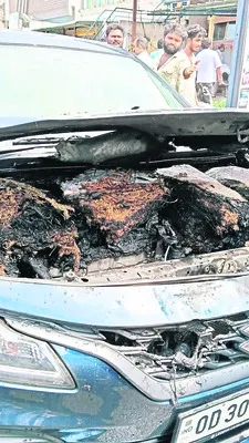 కారు బానెట్‌లో గంజాయి తరలింపు ! 