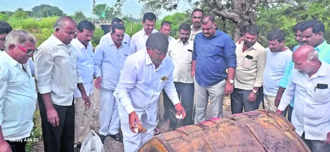 రోడ్లు, కుంటల మరమ్మతులకు నిధులు మంజూరు