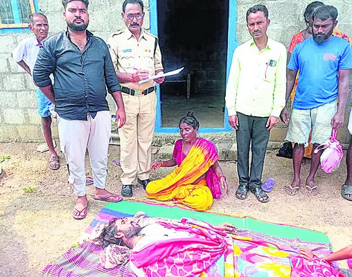 ఉరేసుకుని ఒకరు ఆత్మహత్య