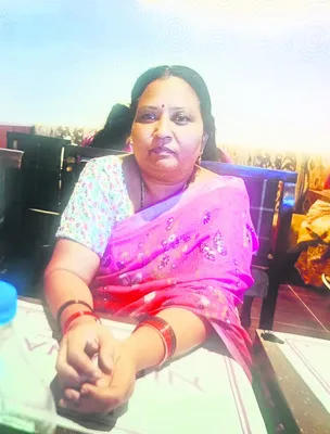 పాఠాలు చెప్పి ఇంటికెళ్తుండగా..