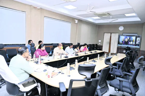 విద్యార్థుల సంక్షేమంపై దృష్టి పెట్టండి