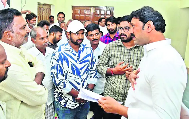 ప్రజా సమస్యలపై నిరంతర పోరాటం 