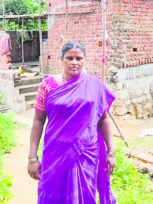 ‘ఇంటి పర్మిషన్‌కు డబ్బులు డిమాండ్‌’ 
