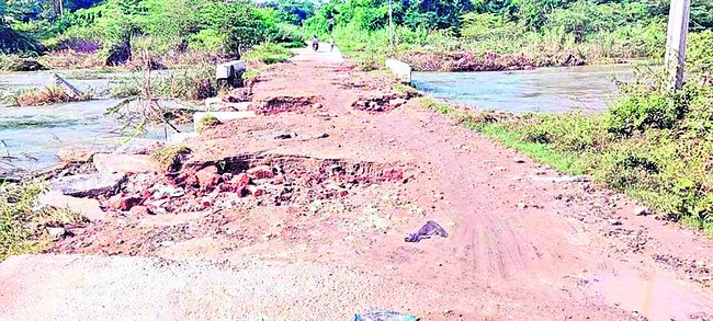 కల్వర్టు కొట్టుకుపోయింది!