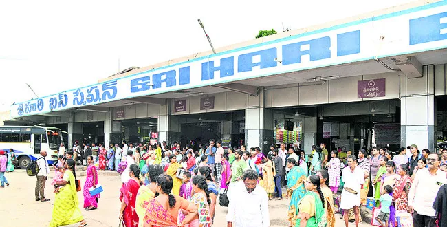బస్సులు.. తప్పవు పడిగాపులు