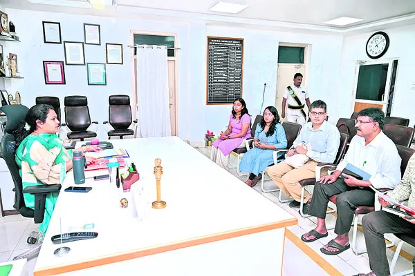 కమిషనర్తో ఎస్పీఏ బృందం