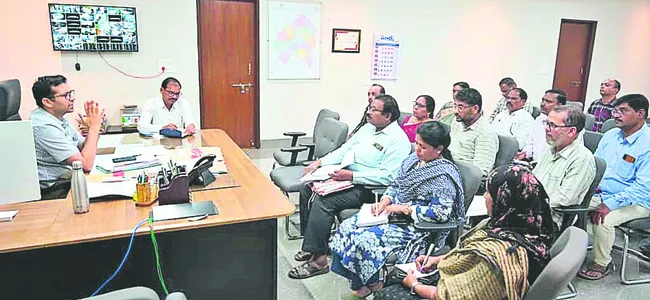 ఇసుక అక్రమ రవాణాకు.. అడ్డుకట్ట వేయండి