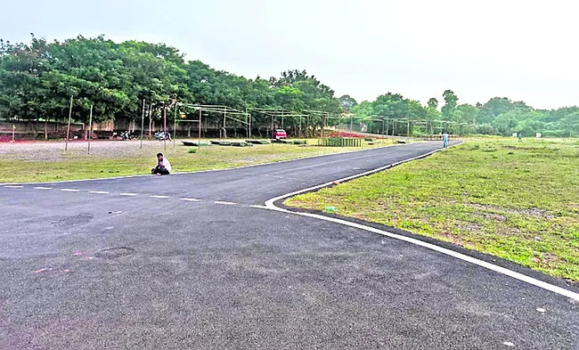 ఏయూ–జీవీఎంసీ మధ్య దివాళీ ట్రేడ్ ‘ఫైర్’