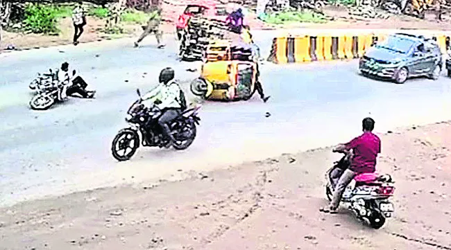 ఆటోలు ఢీ.. ఐదుగురికి గాయాలు