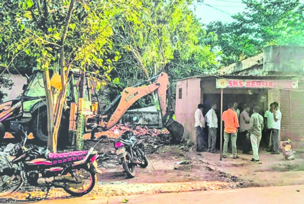 ఆక్రమణల తొలగింపు 