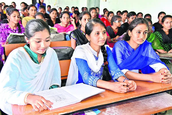 విద్యార్థులకు లక్ష్మీకటాక్షం