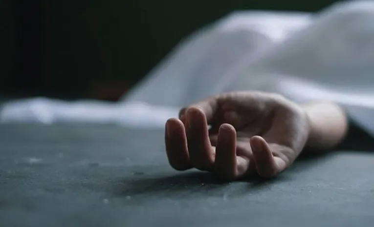 Mother commits suicide in front of son