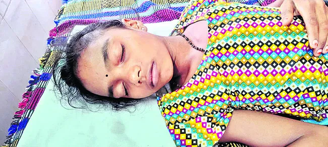 మామిడిపల్లి గిరిజన ఆశ్రమ పాఠశాల విద్యార్థిని మృతి