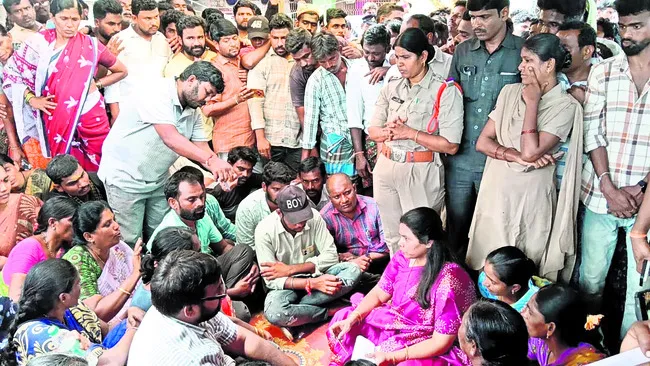 న్యాయం జరిగేంత వరకు కదలం 
