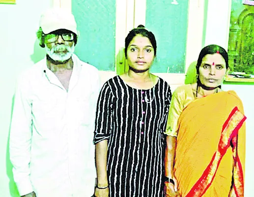 సిస్టోబాల్‌ క్రీడా ప్రతిభకు పేదరికం అడ్డు 