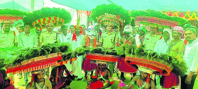 ఆదివాసీలు అన్ని రంగాల్లో రాణించాలి