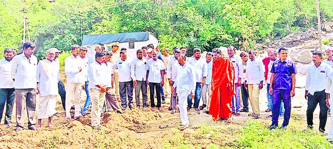 అభివృద్ధి పనులు సకాలంలో పూర్తి చేయాలి