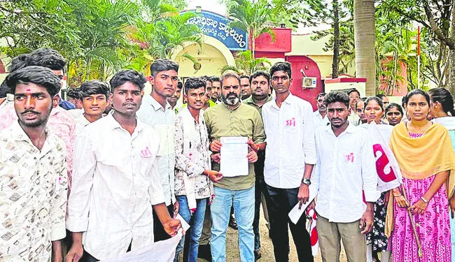 స్కాలర్షిప్ నిధులు విడుదల చేయాలి