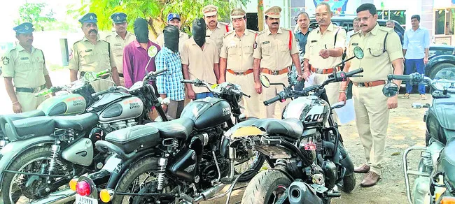 బుల్లెట్ బైకులే టార్గెట్